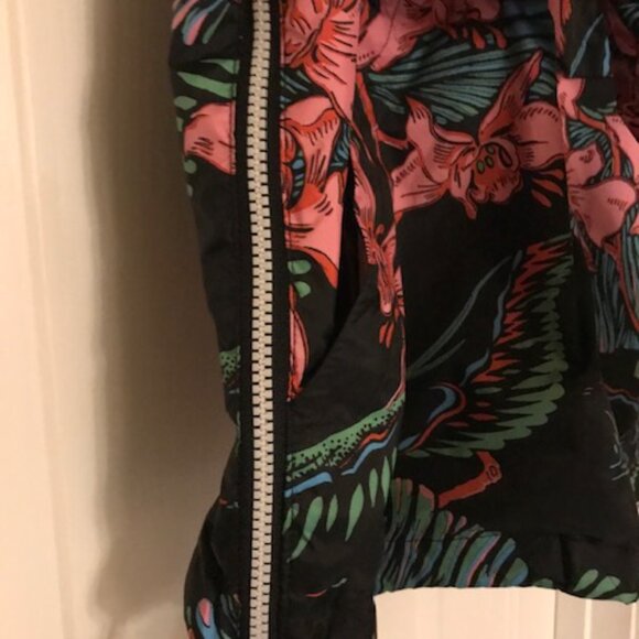 Levi Women Hooded Floral Windbreaker Jacket Size Small 1/2 Zip - Picture 4 of 5